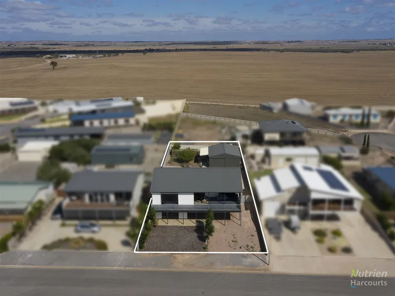 Expansive Homes with Great Sea Views