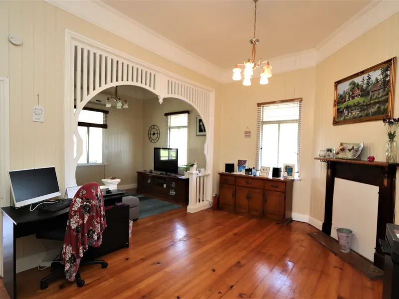 TRADITIONAL, WELL-KEPT TIMBER GEM