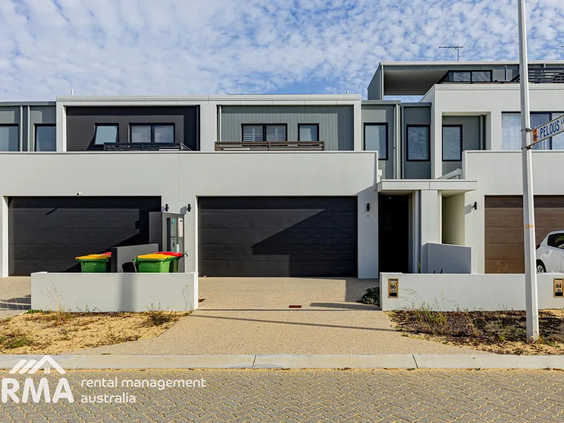 Exclusive Townhouse with Marina Views