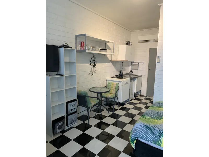 Fully furnished or unfurnished unit