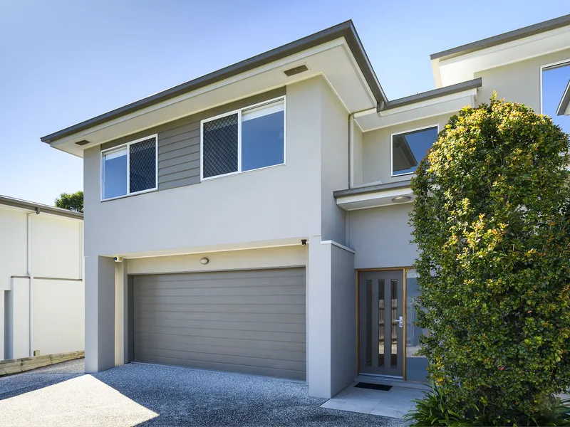 Modern Townhouse with Ducted Air-conditioning