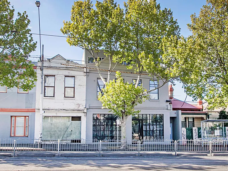 DOUBLE STORY APARTMENT WITH CITY VIEWS