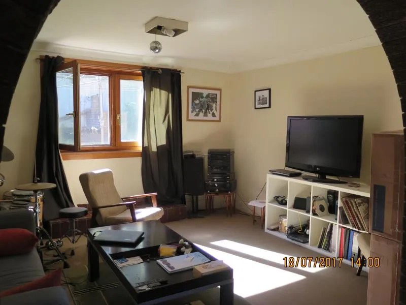 Oversized one bedroom unit at rear of Converted Victorian Terrace