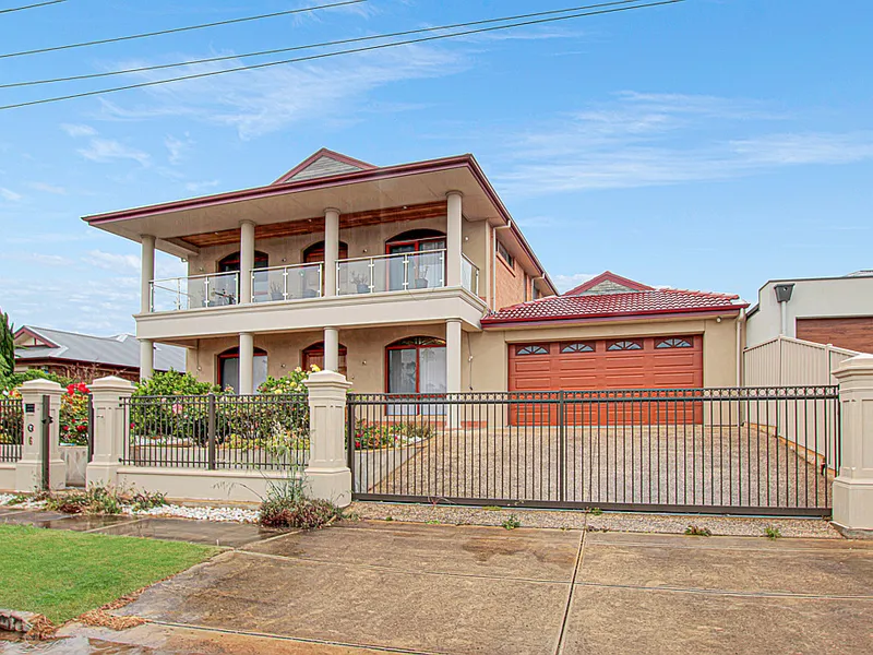 Huge Family Home with Solar Panels! (Pets Negotiable)