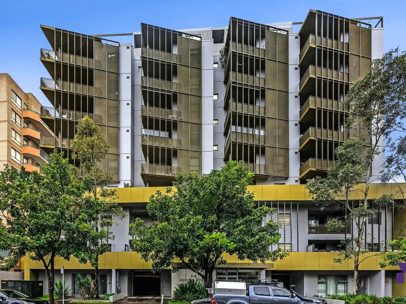 Pristine modern apartment in a highly central locale