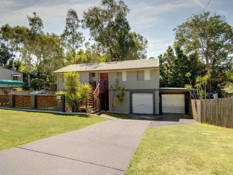 Modern 3 Bedroom Home With Pool