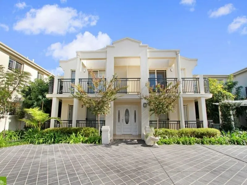 Prestige living by the sea. Impeccable Presentation.