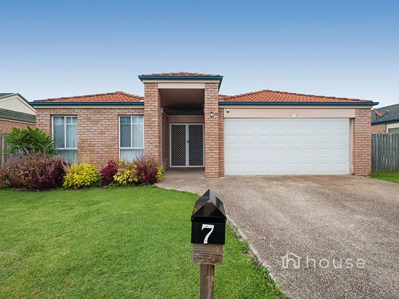 SPACIOUS FAMILY HOME WITH SIDE ACCESS