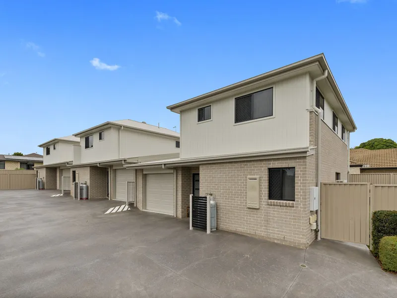 Entire Triplex – Exciting Investment Opportunity! Returning $1,145 p/week