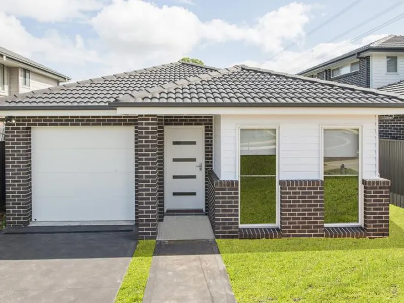 EXCELLENT FAMILY HOME!!