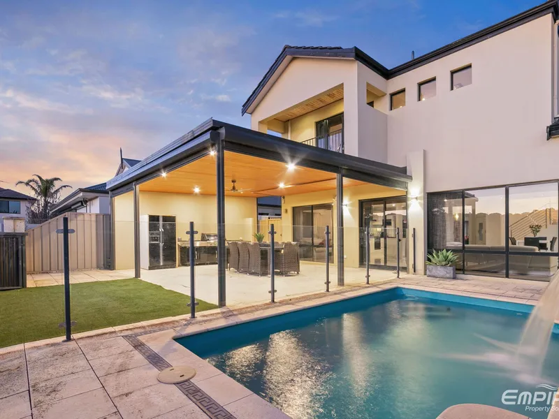Easy Care Park-Side Family Living!