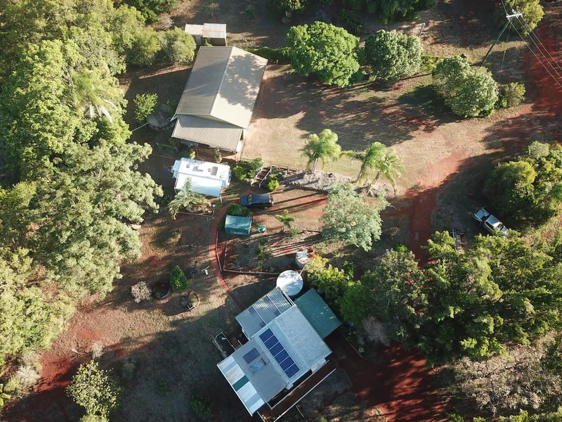 1 ACRE - 1 BED COTTAGE - 1 HUGE SHED