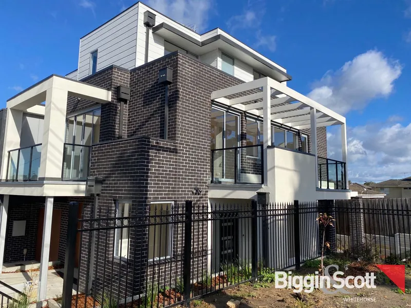 Stunning Almost New Townhouse FOR RENT!