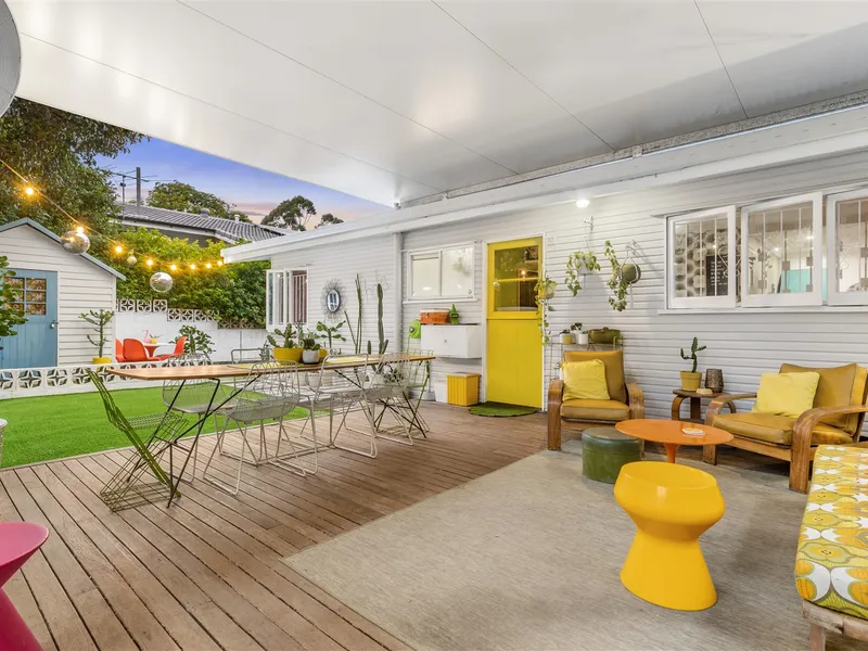 COMMANDING POSITION - EXPANSIVE VIEWS