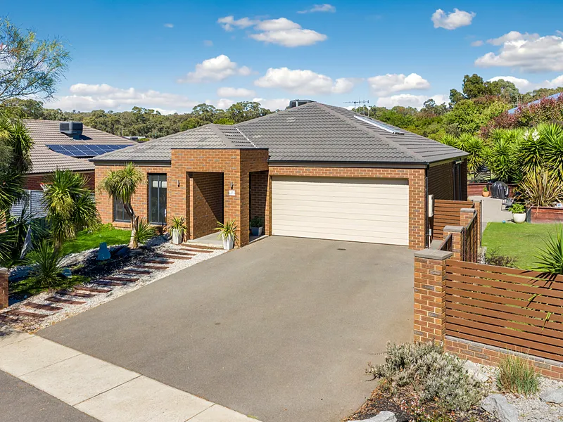 PRIVATE & PEACEFUL EASY LIVING