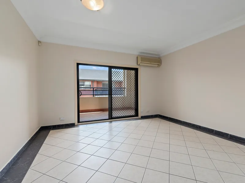 SPACIOUS 1 BEDROOM APARTMENT IN REDFERN