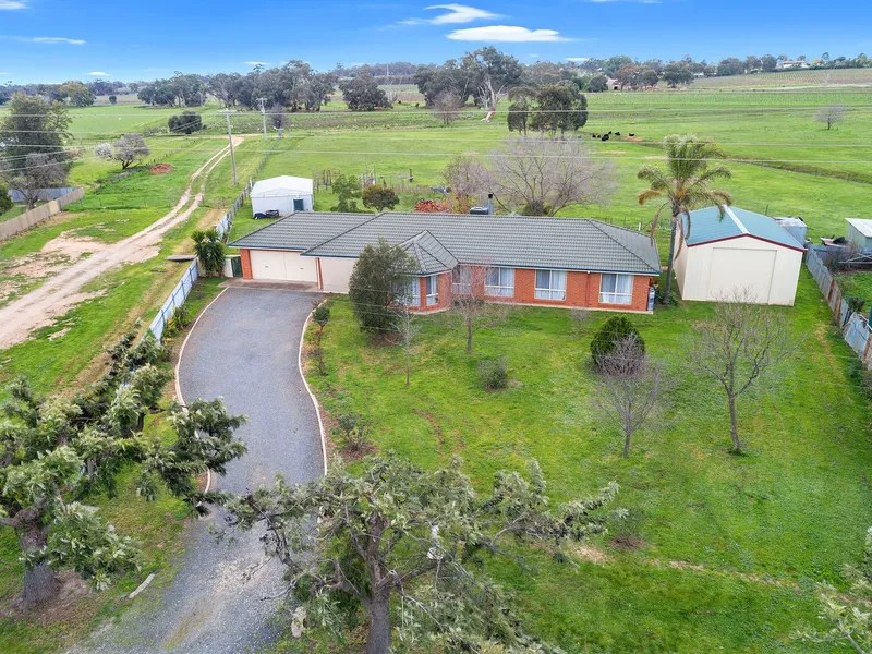 Lifestyle Opportunity in the heart of the wine region