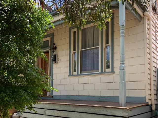 RENTING IN ARMADALE ??  34 STUART STREET HAS IT ALL !! 