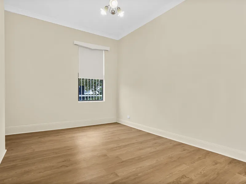 Spacious & Immaculately Presented Family Unit In Newtown