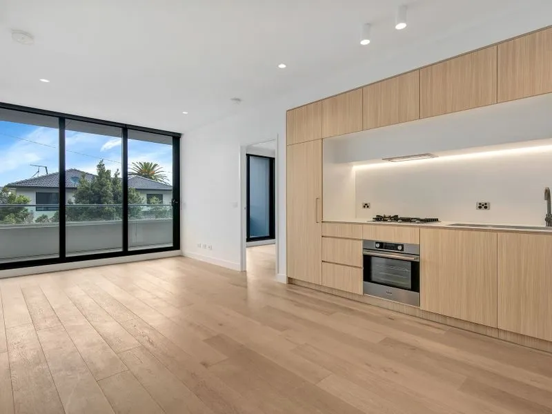 1-week rent free  - Spacious Two Bedroom Apartment at the Heart of Balwyn North!