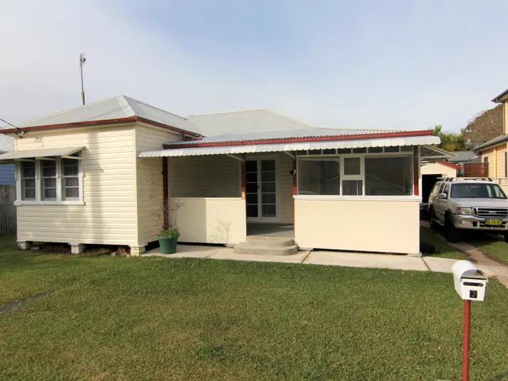 Immaculate Cottage only Footsteps to Waterfront