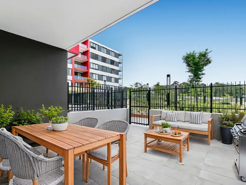 Low Maintenance Courtyard Apartment: Future Sports Field, Future Tallawong Town Centre, and Metro Within Walking Distance