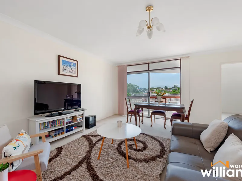 LIGHT-FILLED, LOW-MAINTENANCE LIVING