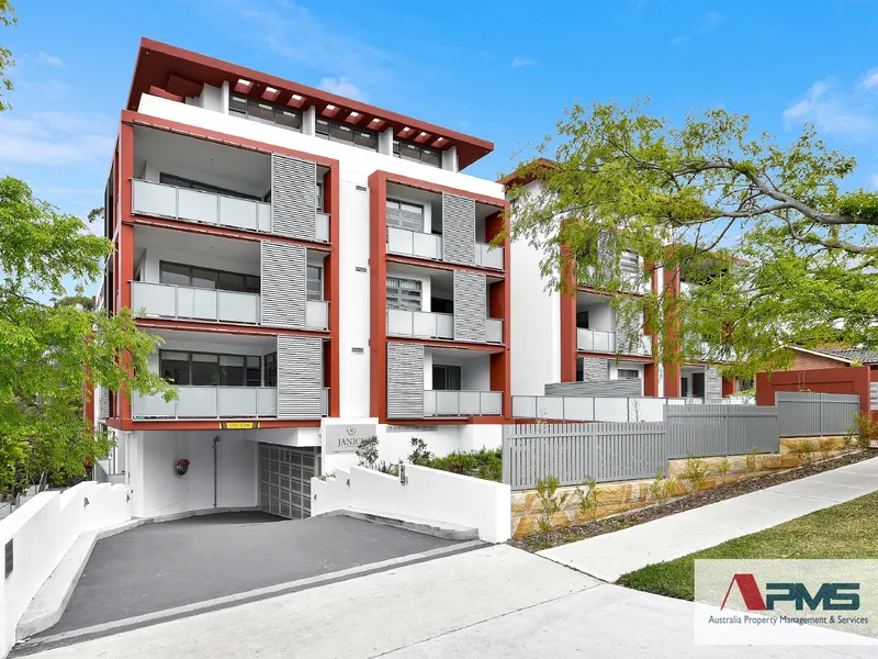 NEAR NEW APARTMENT WITH LEAFY VIEWS