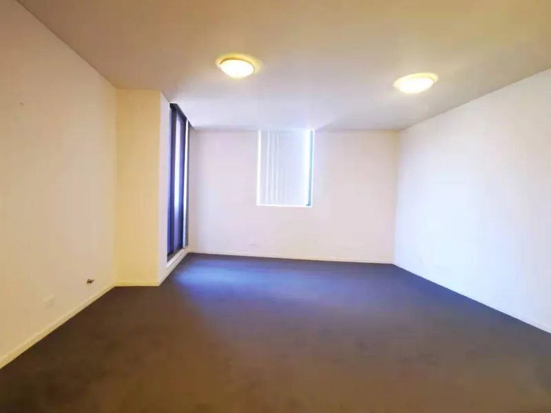 Spacious Modern Two Bedroom Apartment Inner City