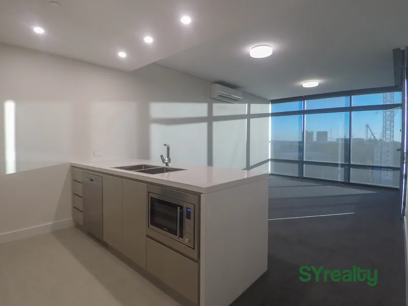 Bright and comfortable Two bedroom +Study!
