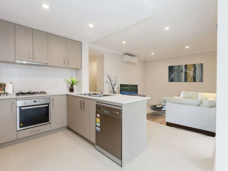 Stylish, Low Maintenance Living!!