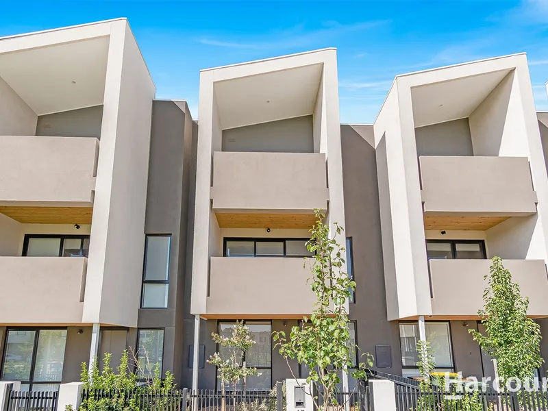 As new Condition townhouse ready to move in.