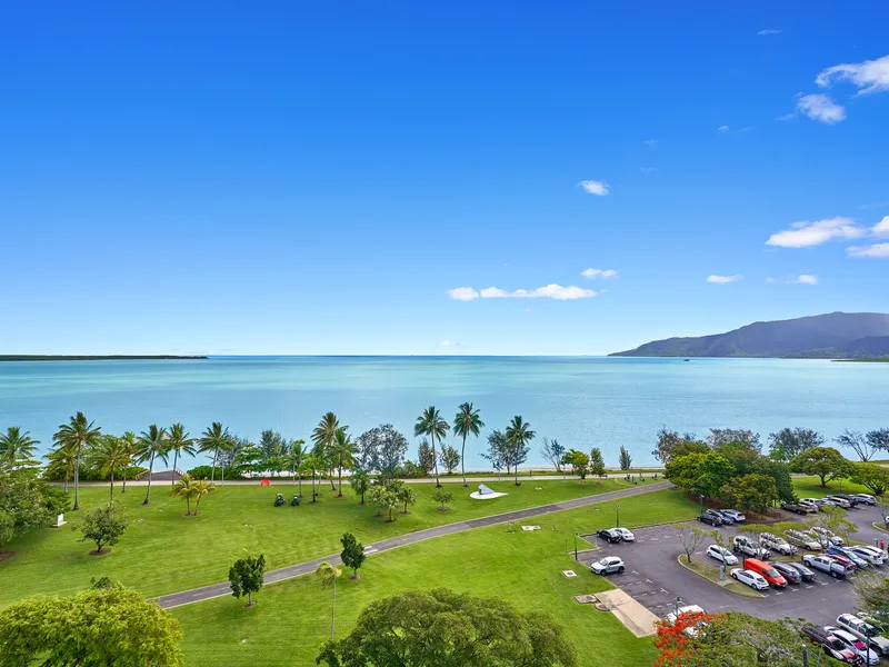 ESPLANADE LIVING WITH EXPANSIVE OCEAN VIEWS 