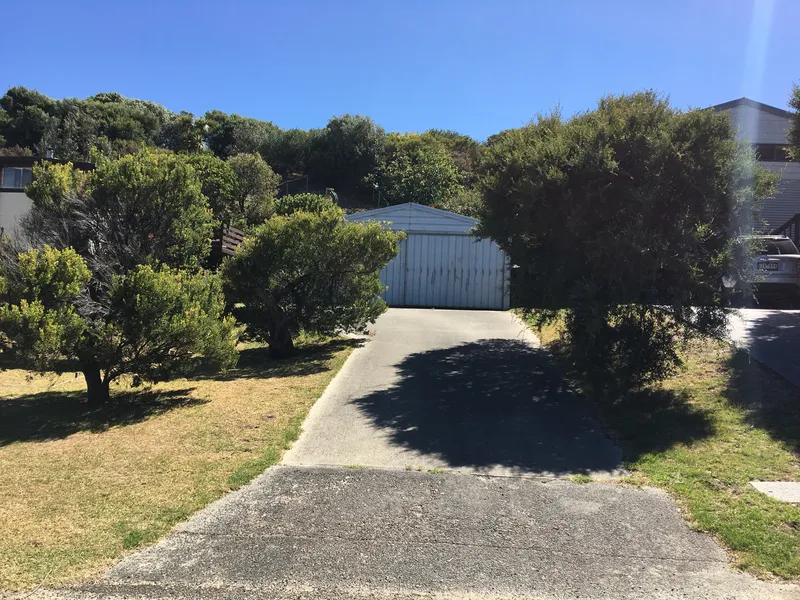 Vacant block in quiet location