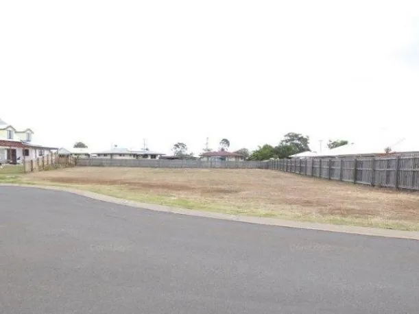 LARGE VACANT BLOCK FOR DUPLEX OR BUILD YOUR DREAM HOME