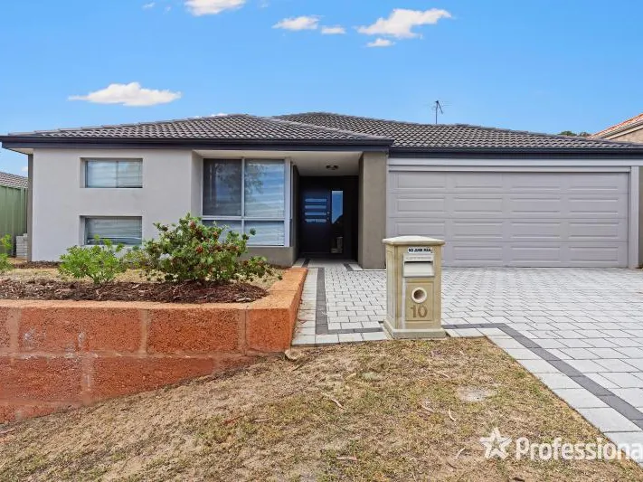 PERFECTLY POSITIONED FOR EASY LIVING