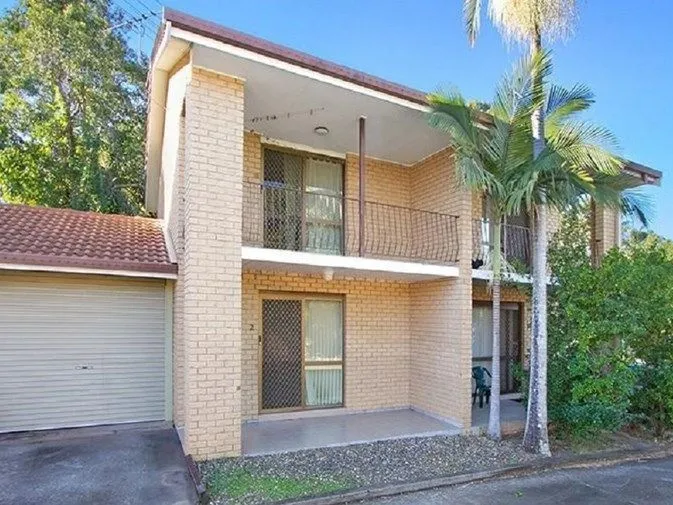 This two-bedroom, one-bathroom town house. Walking distance to North Woodridge State School