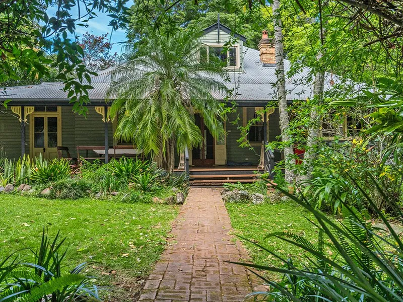 Classic Farmhouse Rosebank - 'Latuka'