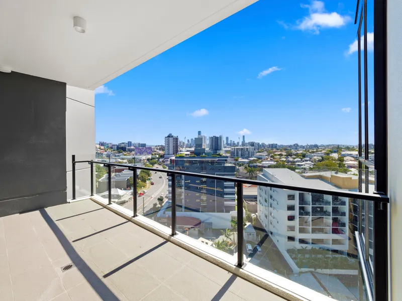 Luxurious & Spacious Three Bedroom Apartment with Concierge Services