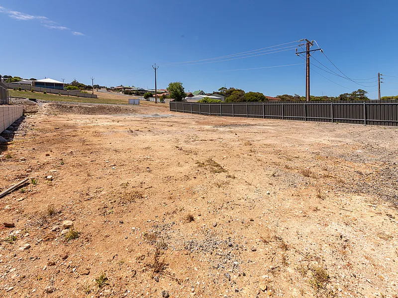 PRIME VACANT LAND OPPORTUNITY WITH ALL SERVICES - READY TO BUILD ON!