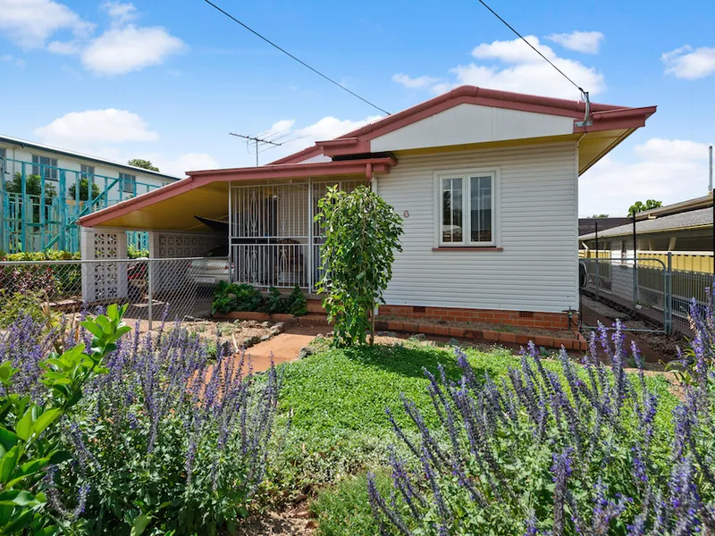 BEAUTIFUL CHARMING 3 BEDROOM SCARBOROUGH COTTAGE