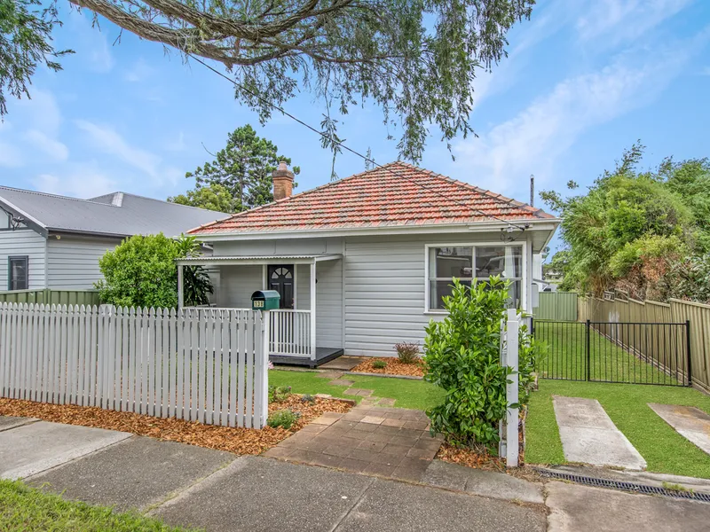 Tidy three bedroom home in ideal Mayfield location!