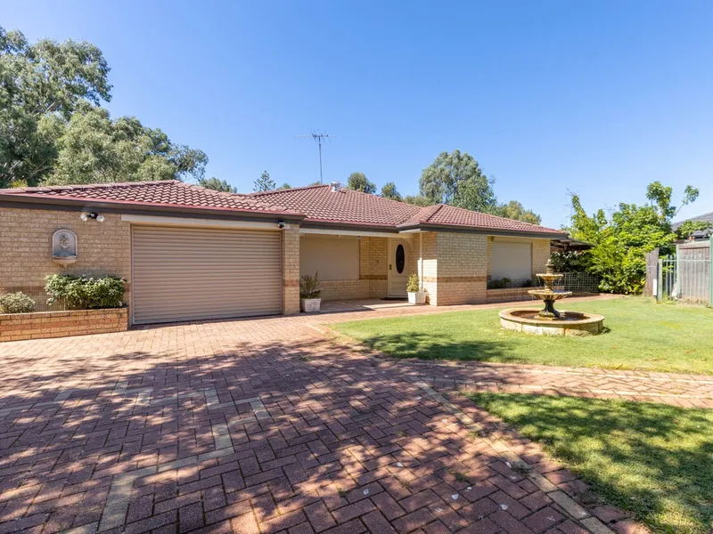 4x2 UNFURNISHED Home located on shared 1922sqm block