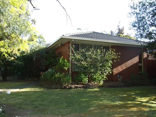 LIGHT AND BRIGHT FAMILY HOME IN PERFECT LOCATION: Reduced rent at $450 per week for the first two months.