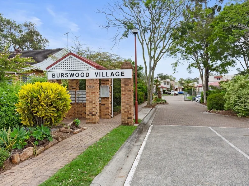 Burswood Village - 2 Bedroom Townhouse in secure complex