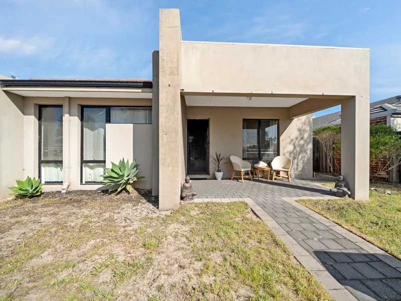 Easy-Care Abode on Nature’s Doorstep