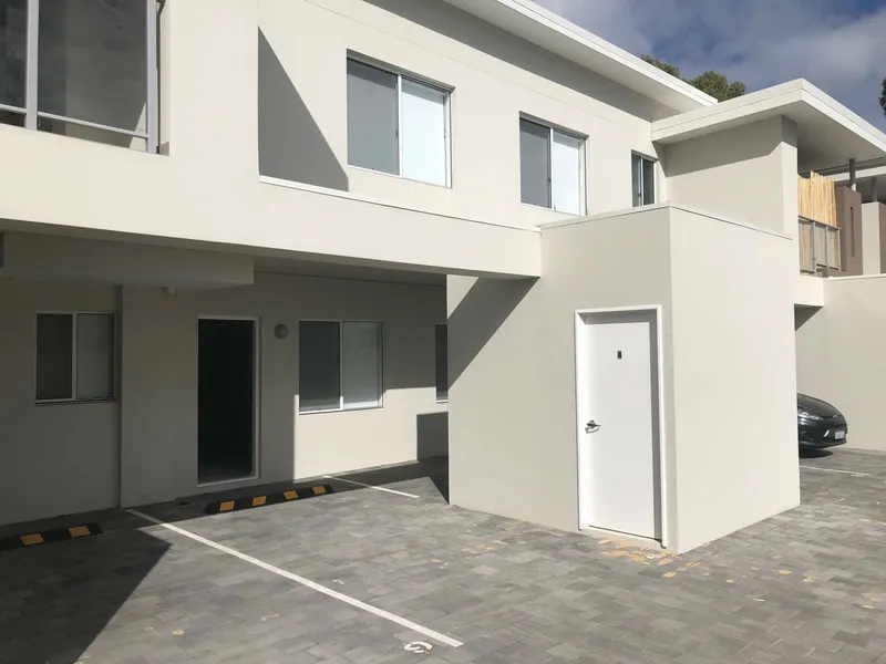 GROUND FLOOR 2 BEDROOM APARTMENT!!