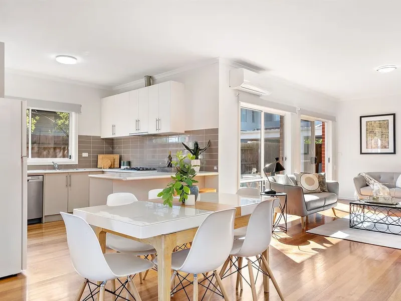 4 bedroom Unit 2 Bathrooms 