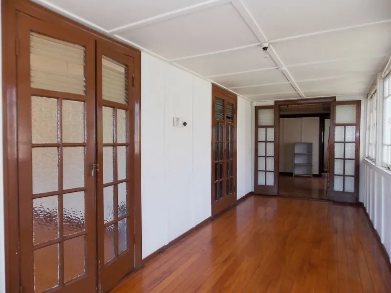 2 Bed.Duplex Style Flat - Just Like Half a House!