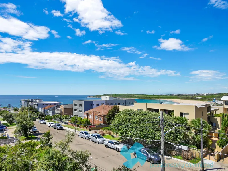 EXECUTIVE BEACHSIDE RESIDENCE WITH VIEWS ACROSS MAROUBRA BEACH